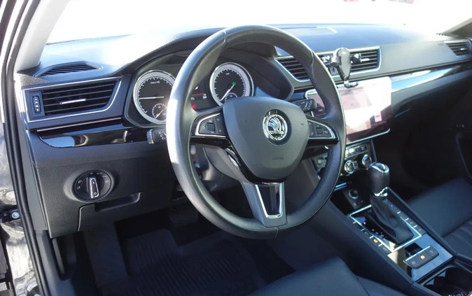 Skoda Superb cena 105000 przebieg: 69700, rok produkcji 2017 z Radzymin małe 232